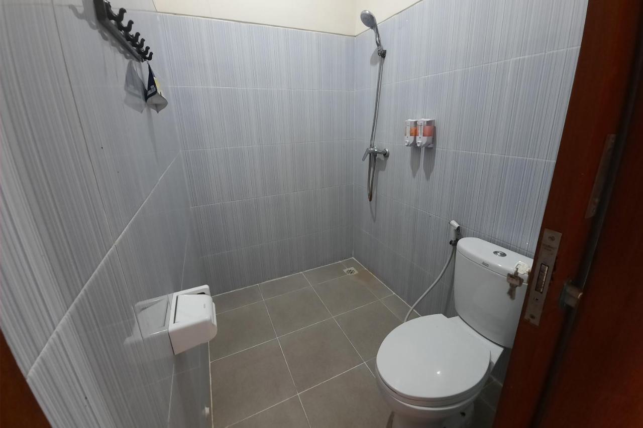 Oyo 3901 Kubu Kenak Hotel Семиняк Екстериор снимка