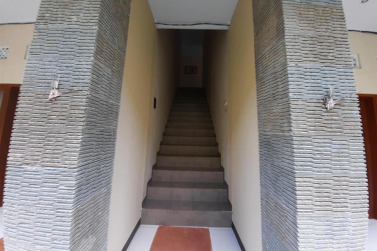 Oyo 3901 Kubu Kenak Hotel Семиняк Екстериор снимка