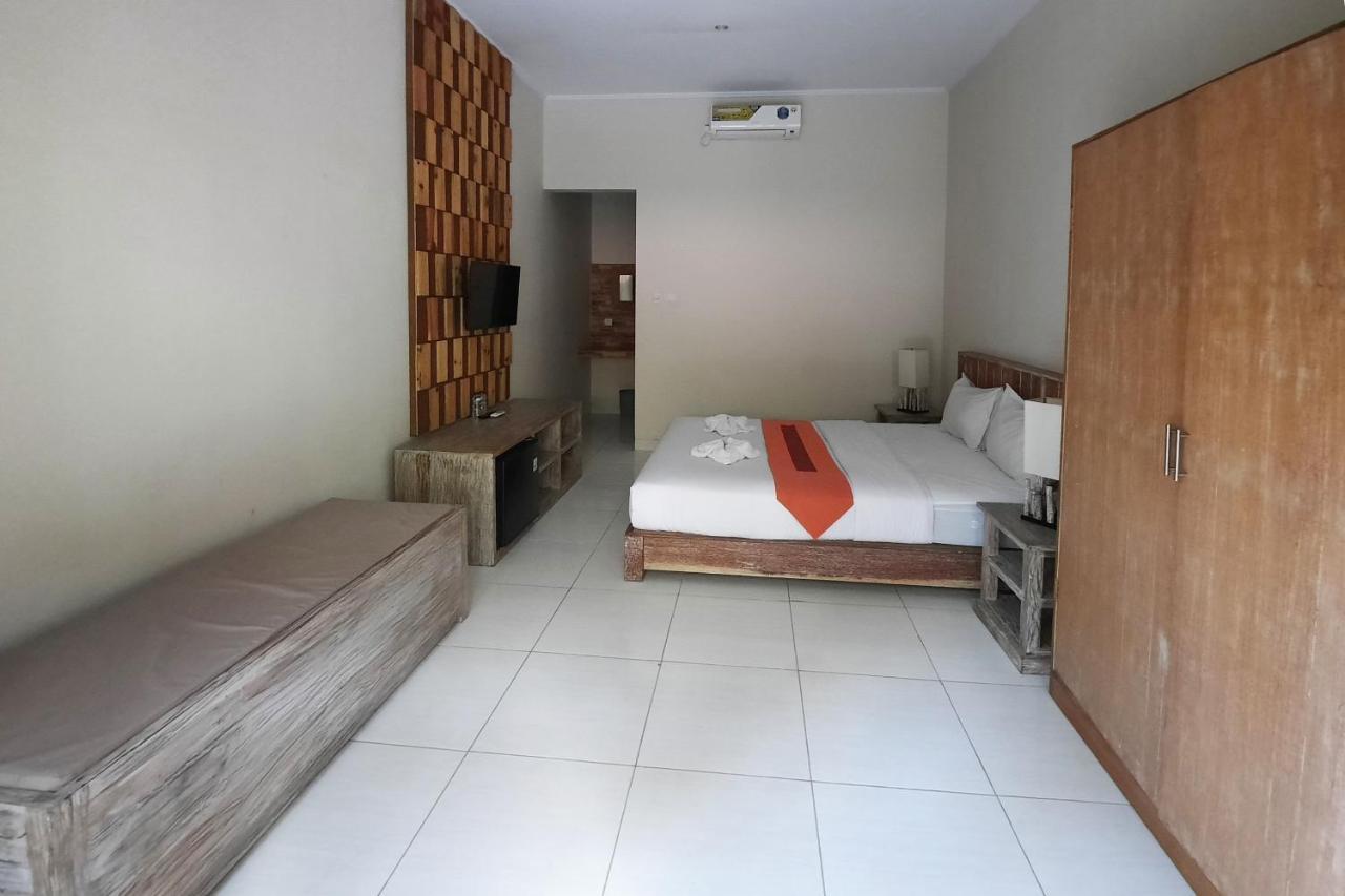 Oyo 3901 Kubu Kenak Hotel Семиняк Екстериор снимка